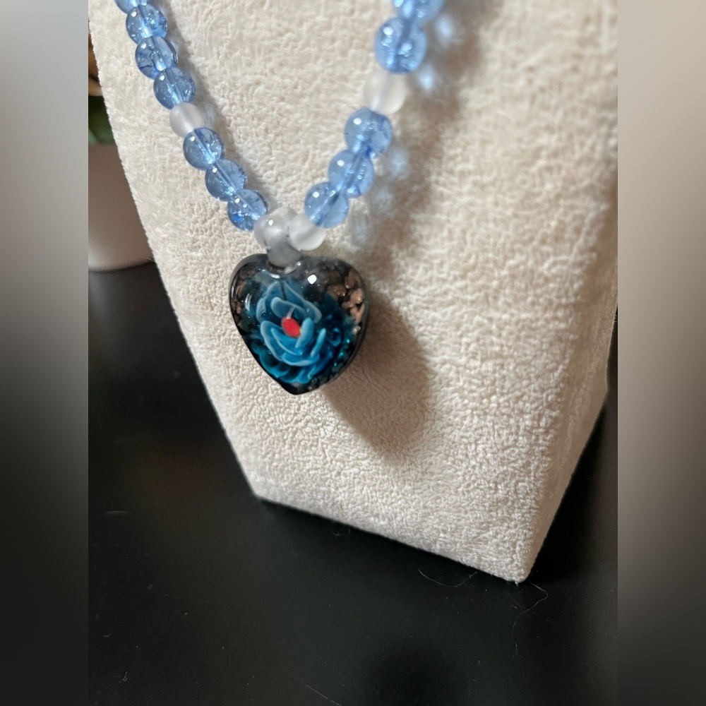 Vintage Blue & White Beaded Heart Necklace Reversible Black - Picture 3 of 8